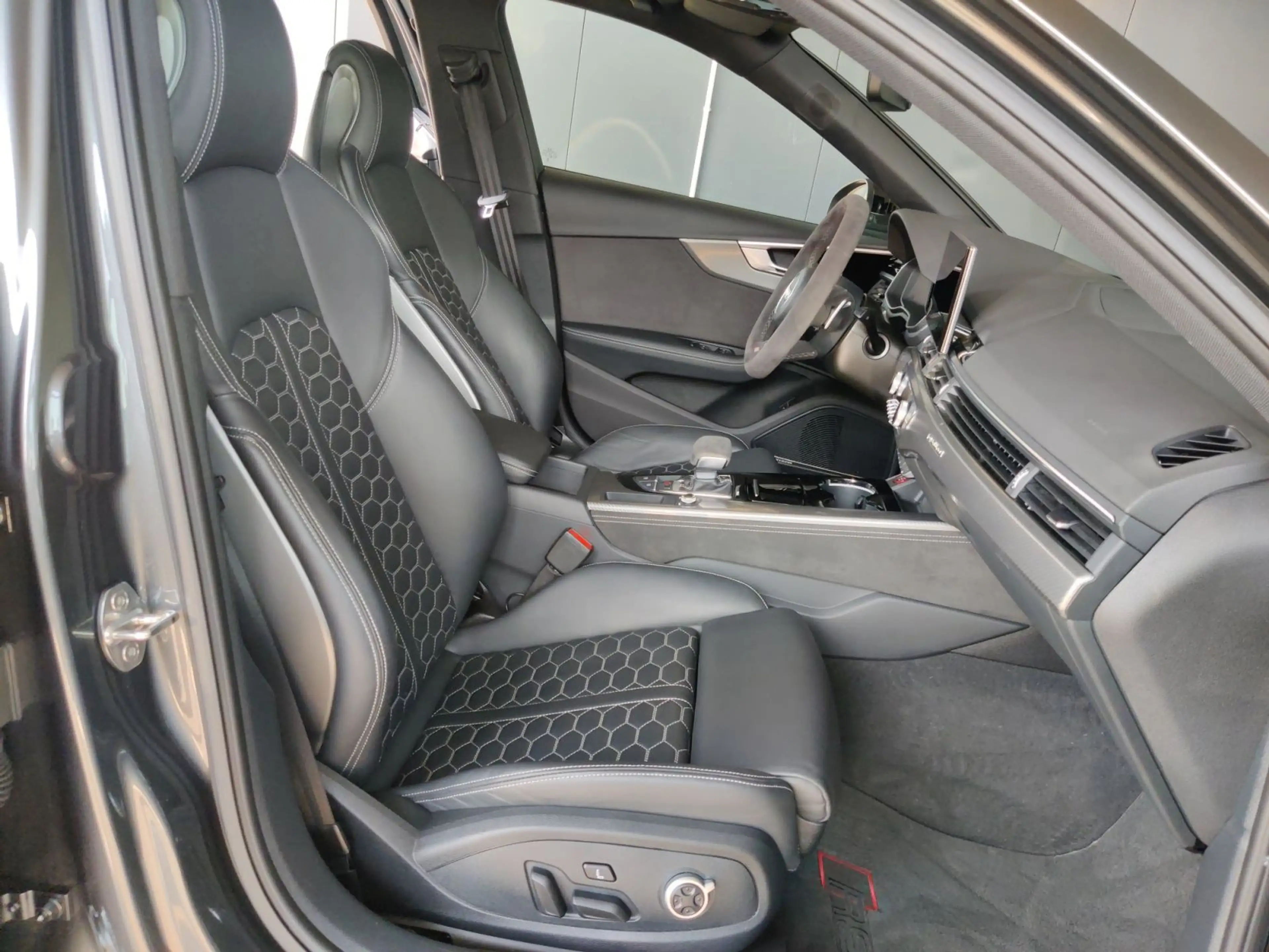 Audi RS4 2.9 TFSI q. Tiptr competition, Matrix — photo 15