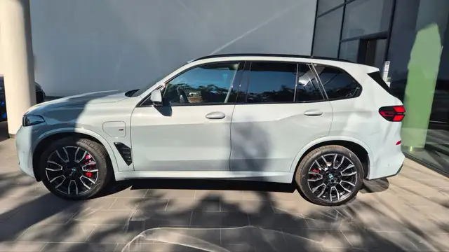 BMW X5 view 4