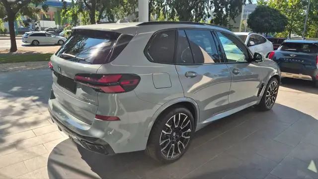 BMW X5 view 3