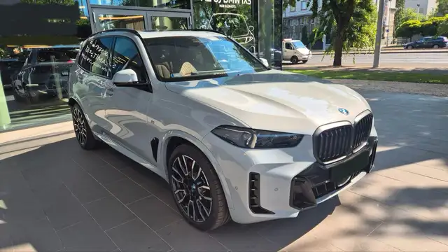 BMW X5 view 2