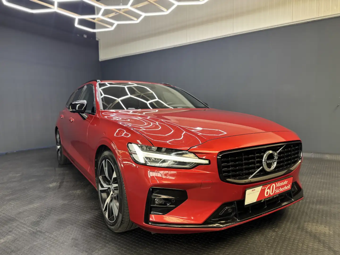 Volvo V60 R Design*3JGarantie*AppleCarPlay*360Grad* Rosso - 1
