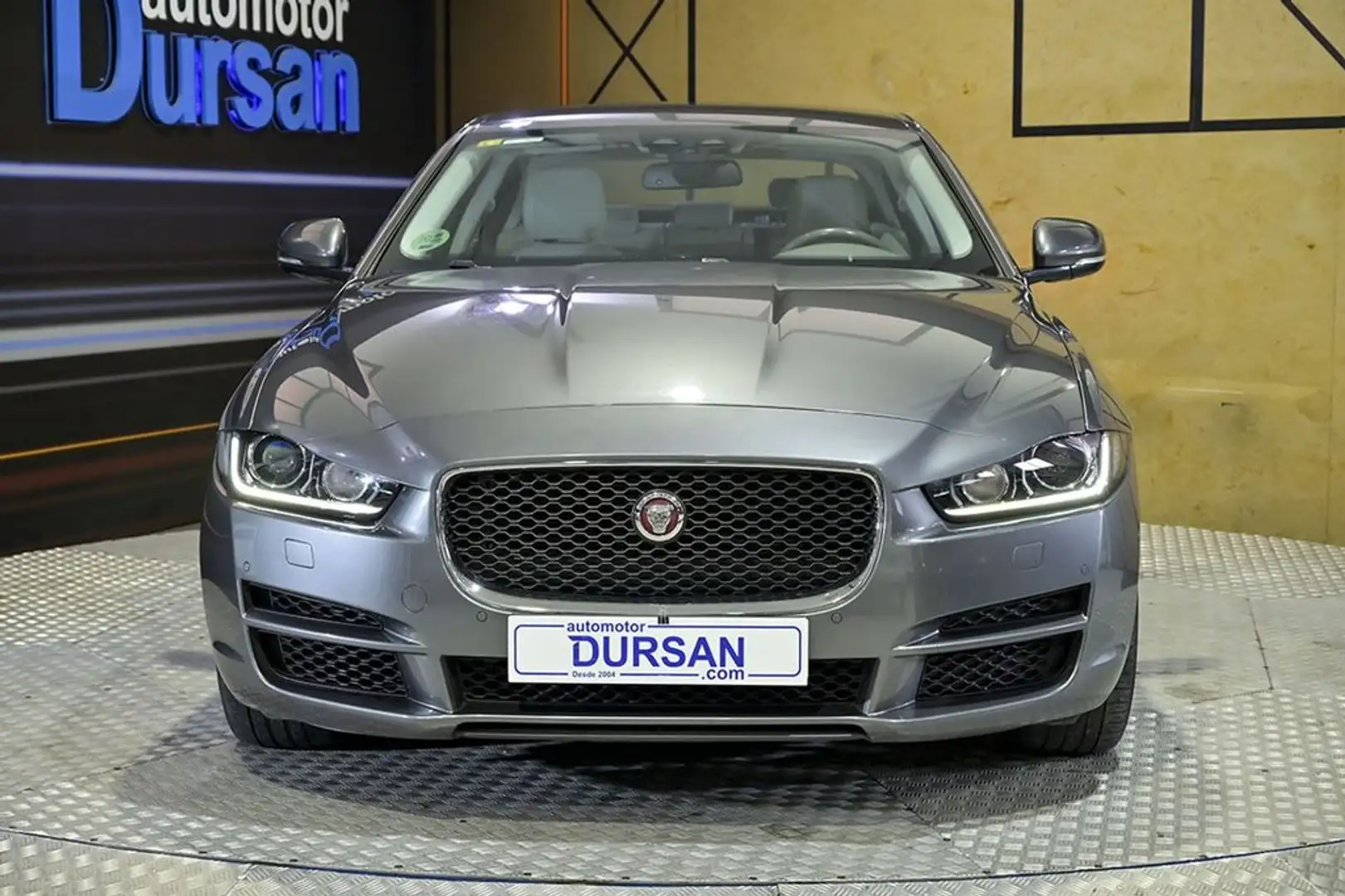 Jaguar XE 2.0I 147kW RWD Prestige Auto Gris - 2