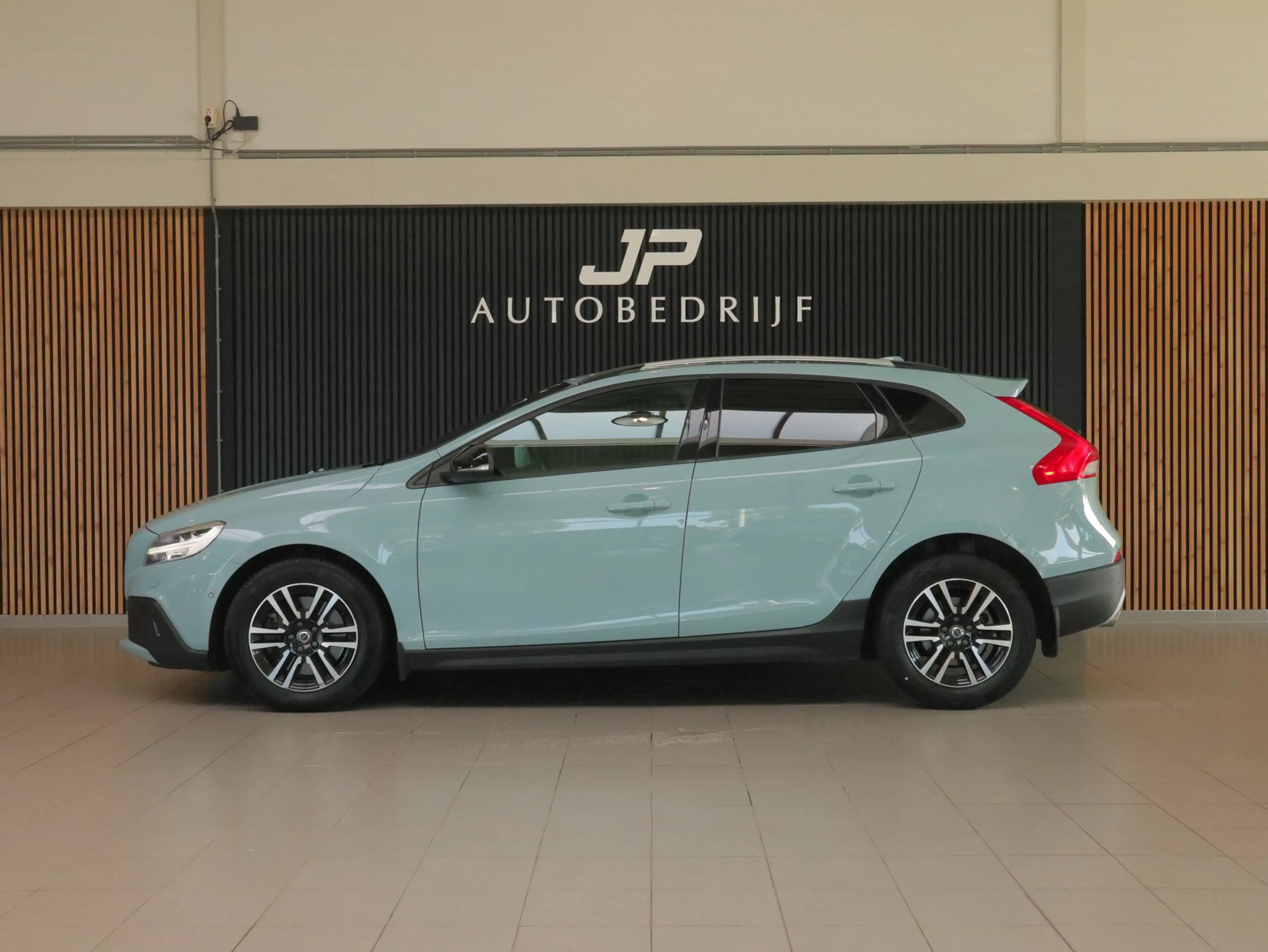 Volvo V40 Cross Country 1.5 T3 Summum AMAZON BLUE|ADAPT.CRUISE|BLIS|LEDER| — photo 3