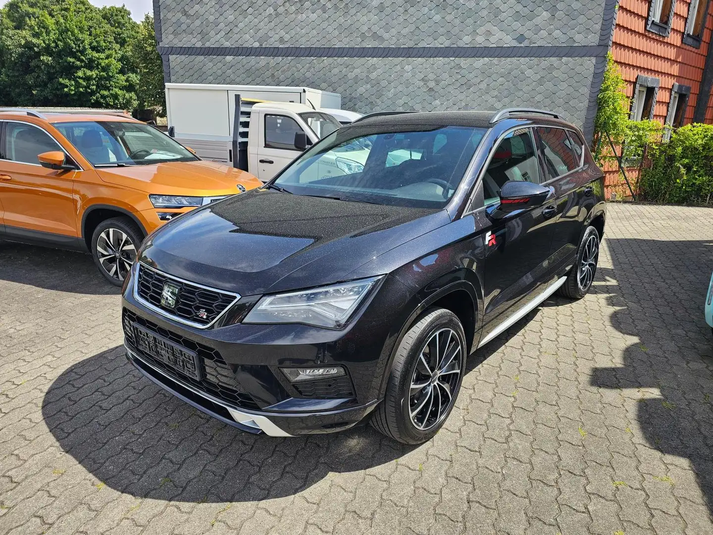 SEAT Ateca FR 2.0 TDI DPF+1.HAND+LED+NAVI+KAMERA+AHK+ Schwarz - 1