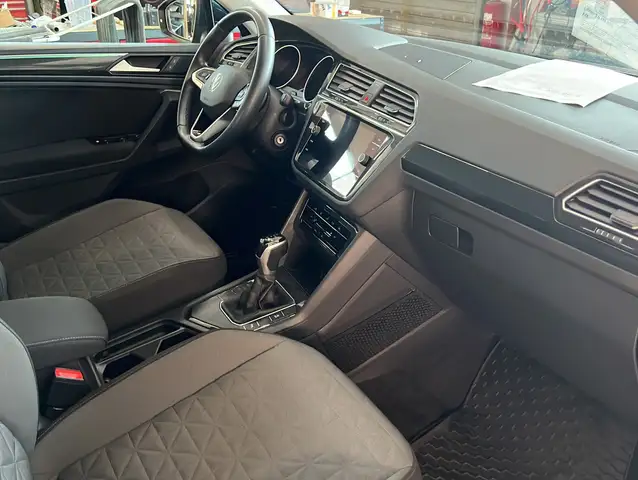 Volkswagen Tiguan view 14