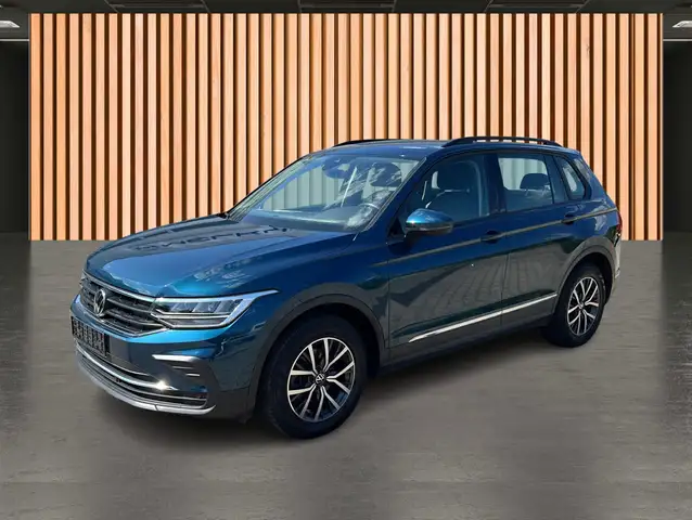Volkswagen Tiguan view 2