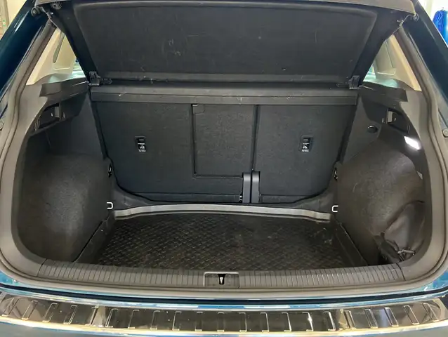 Volkswagen Tiguan view 12
