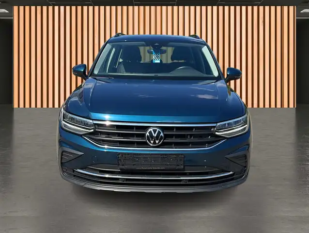 Volkswagen Tiguan view 6