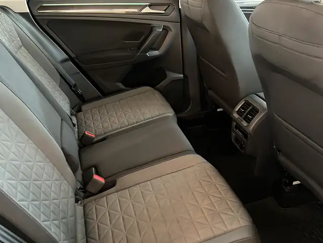 Volkswagen Tiguan view 13