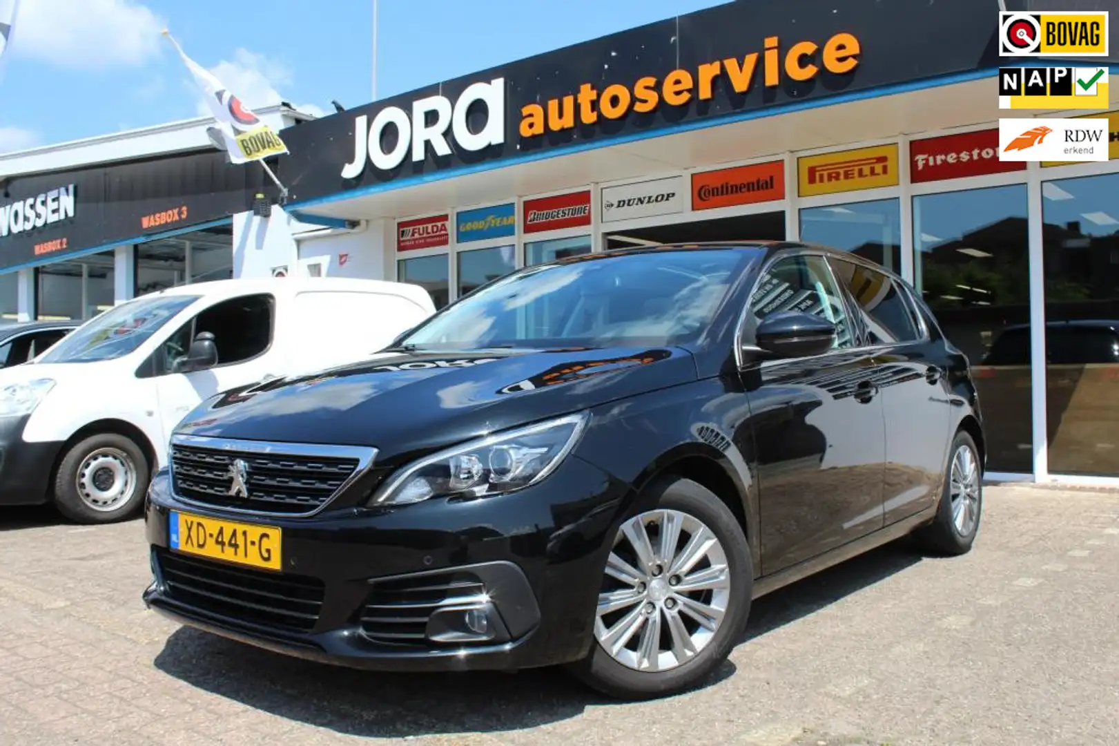 Peugeot 308 1.2 PureTech Allure Noir - 1