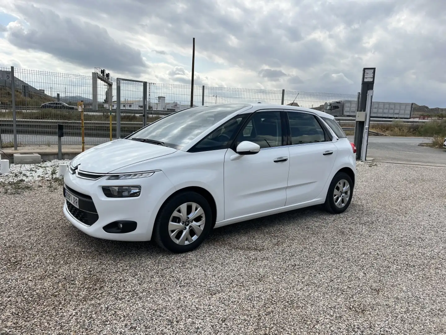 Citroen C4 Picasso 1.2 PureTech S&S Feel Bílá - 1