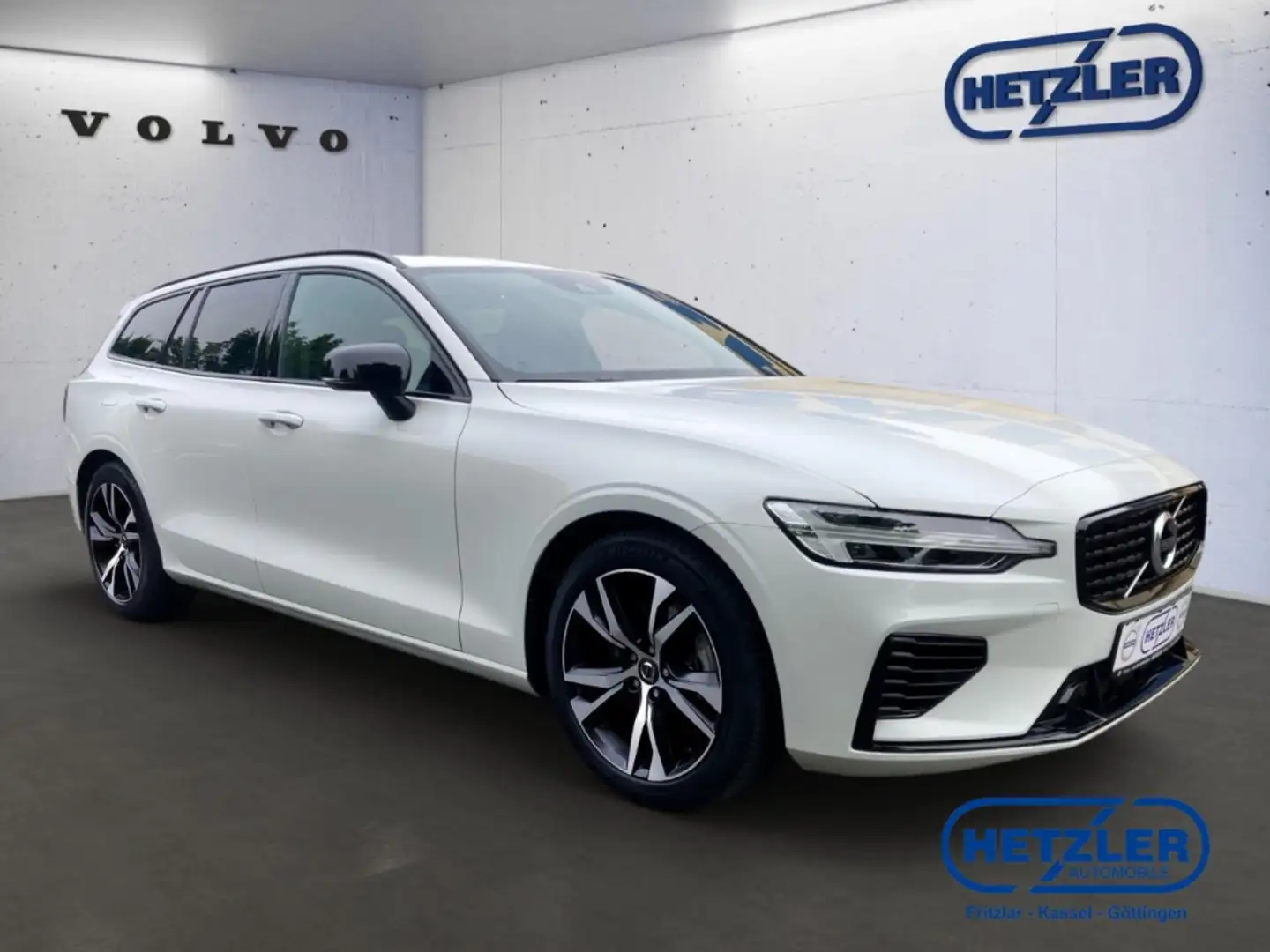 Volvo V60 Kombi R Design Recharge Plug-In Hybrid AWD T6 Twin Weiß - 2
