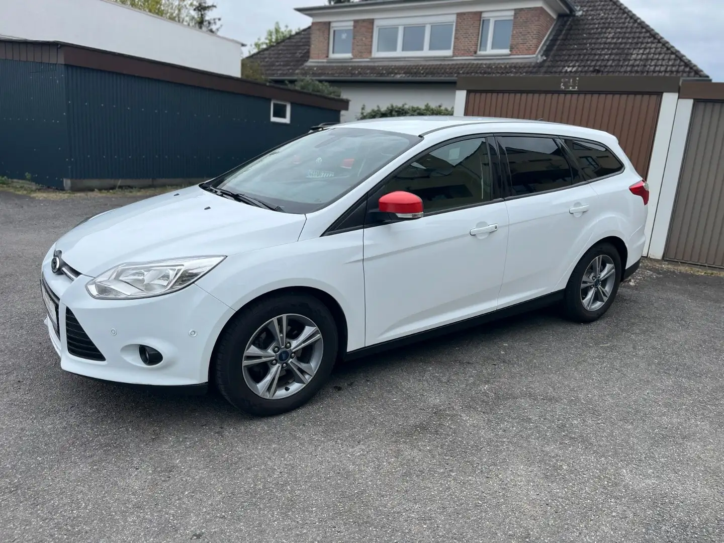 Ford Focus Champ Edit*2 Hd*gepflegt*Fin.mögl*ZR NEU* Bianco - 1