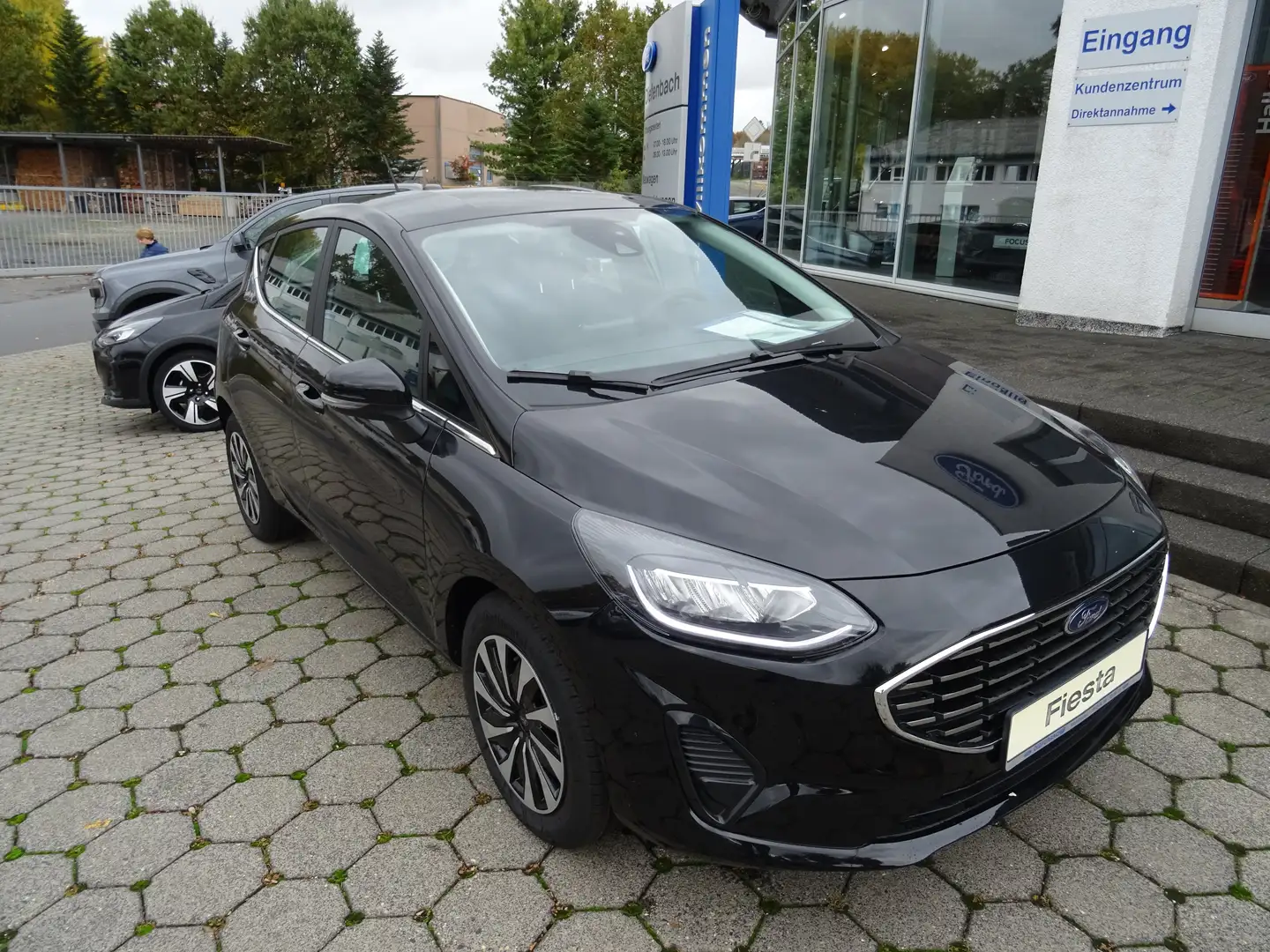 Ford Fiesta 1.0 Ecoboost Titanium + Anhängerkupplung Noir - 1