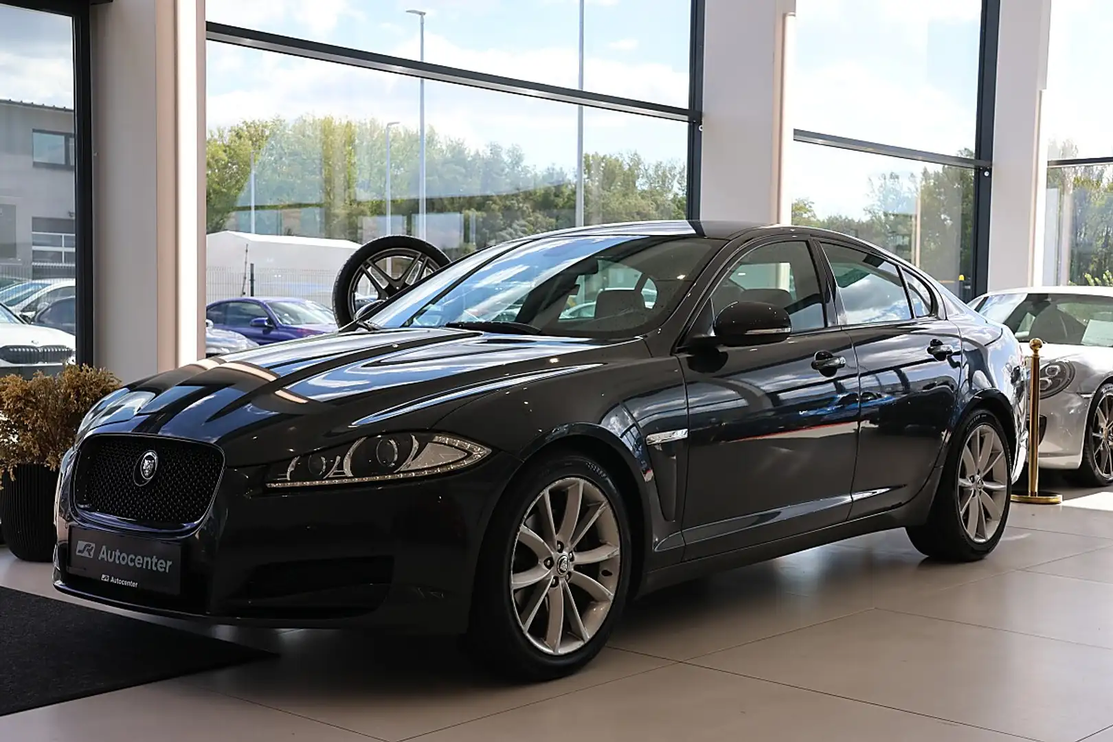 Jaguar XF 2,2 Diesel Grau - 1