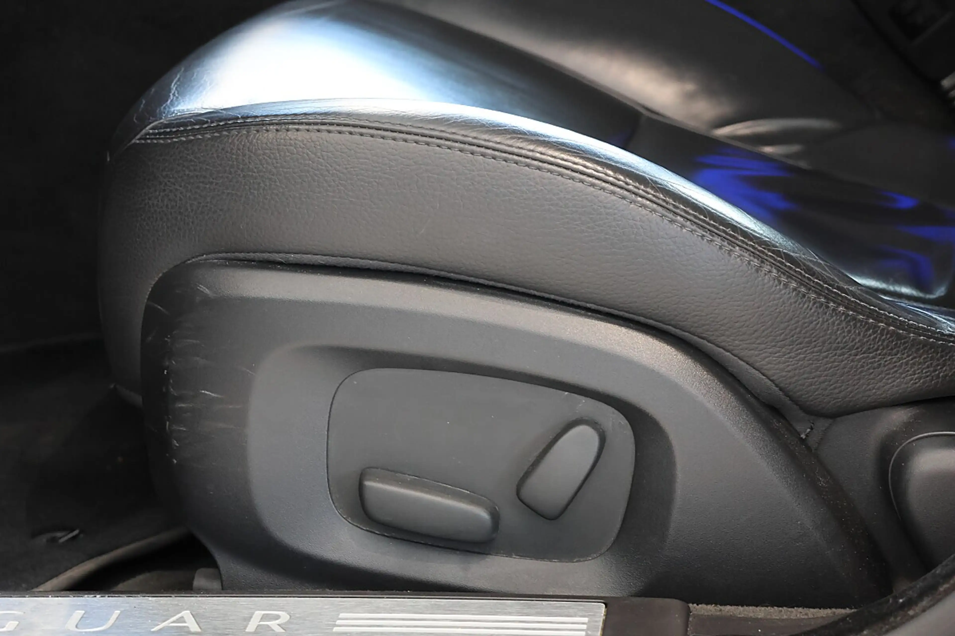 Jaguar XF 2,2 Diesel — photo 13