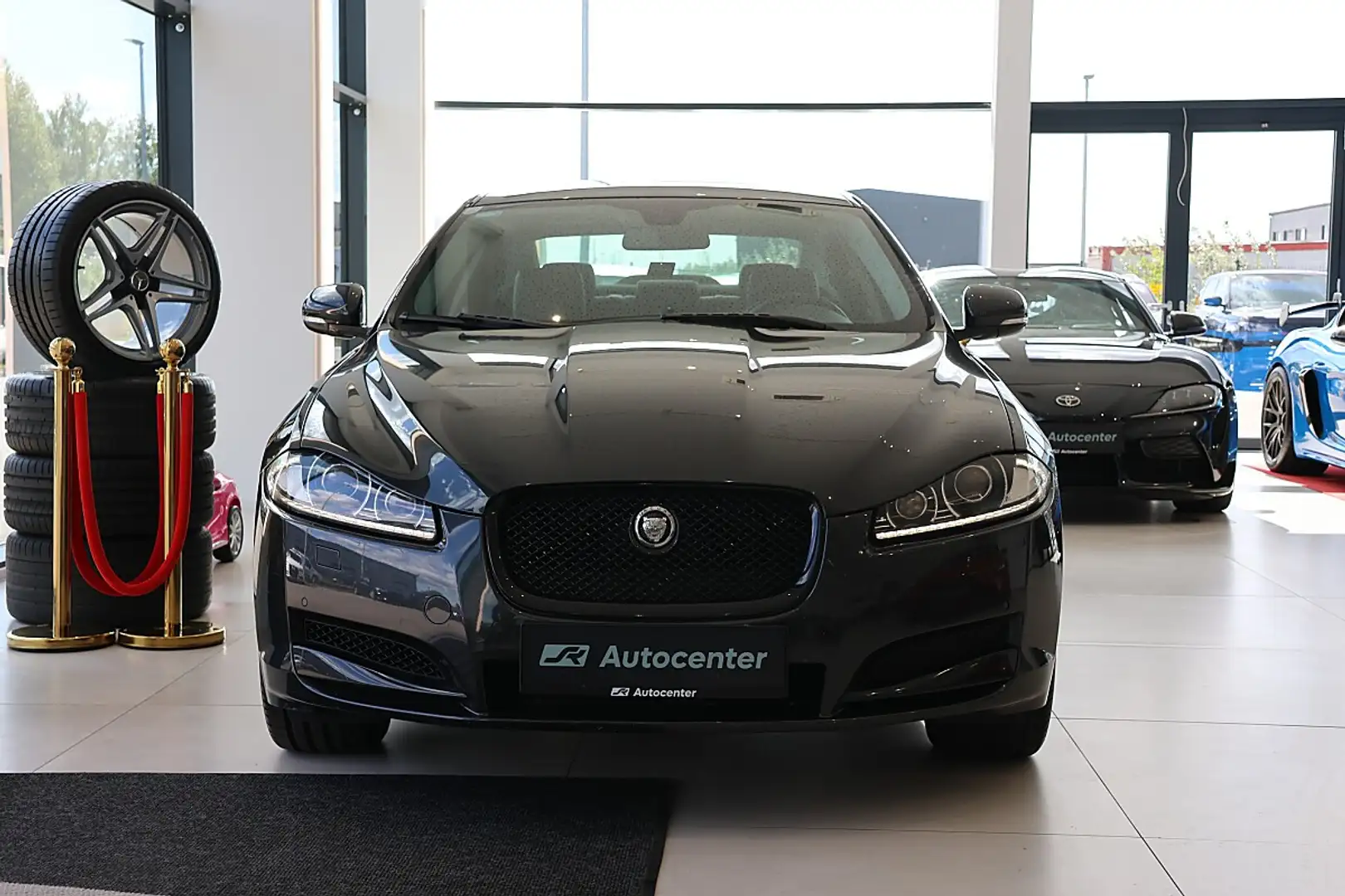 Jaguar XF 2,2 Diesel Grau - 2