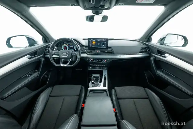 Audi Q5 view 5