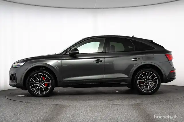 Audi Q5 view 3