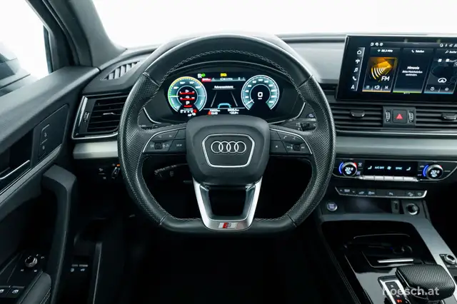 Audi Q5 view 6