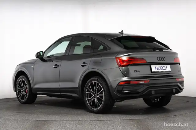 Audi Q5 view 4
