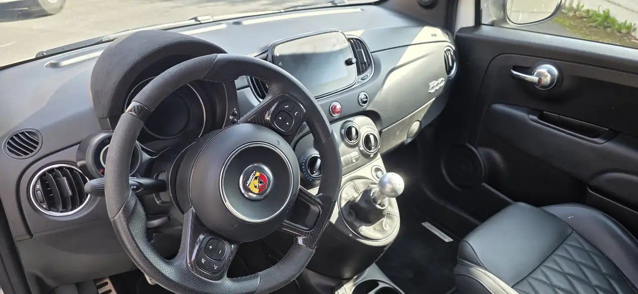 Abarth 695 2023 — фото 7