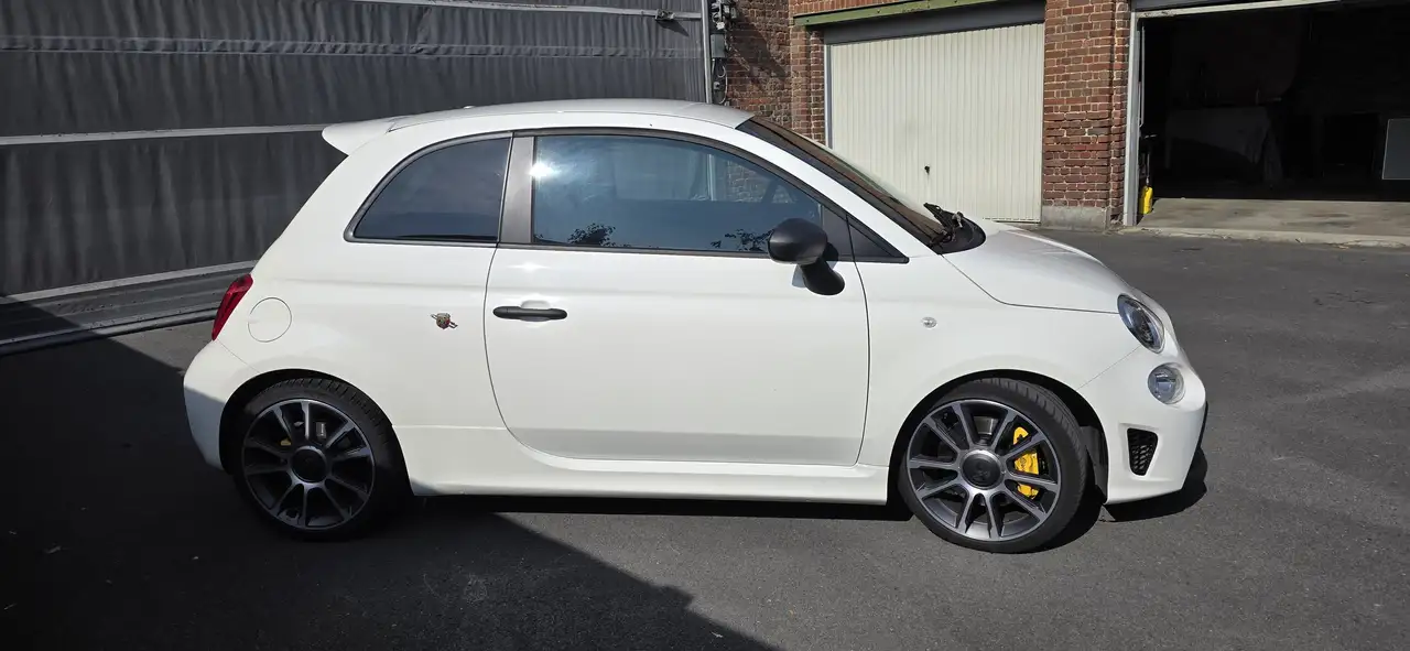 Abarth 695 2023