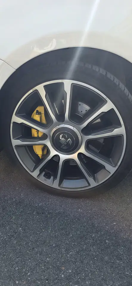 Abarth 695 2023
