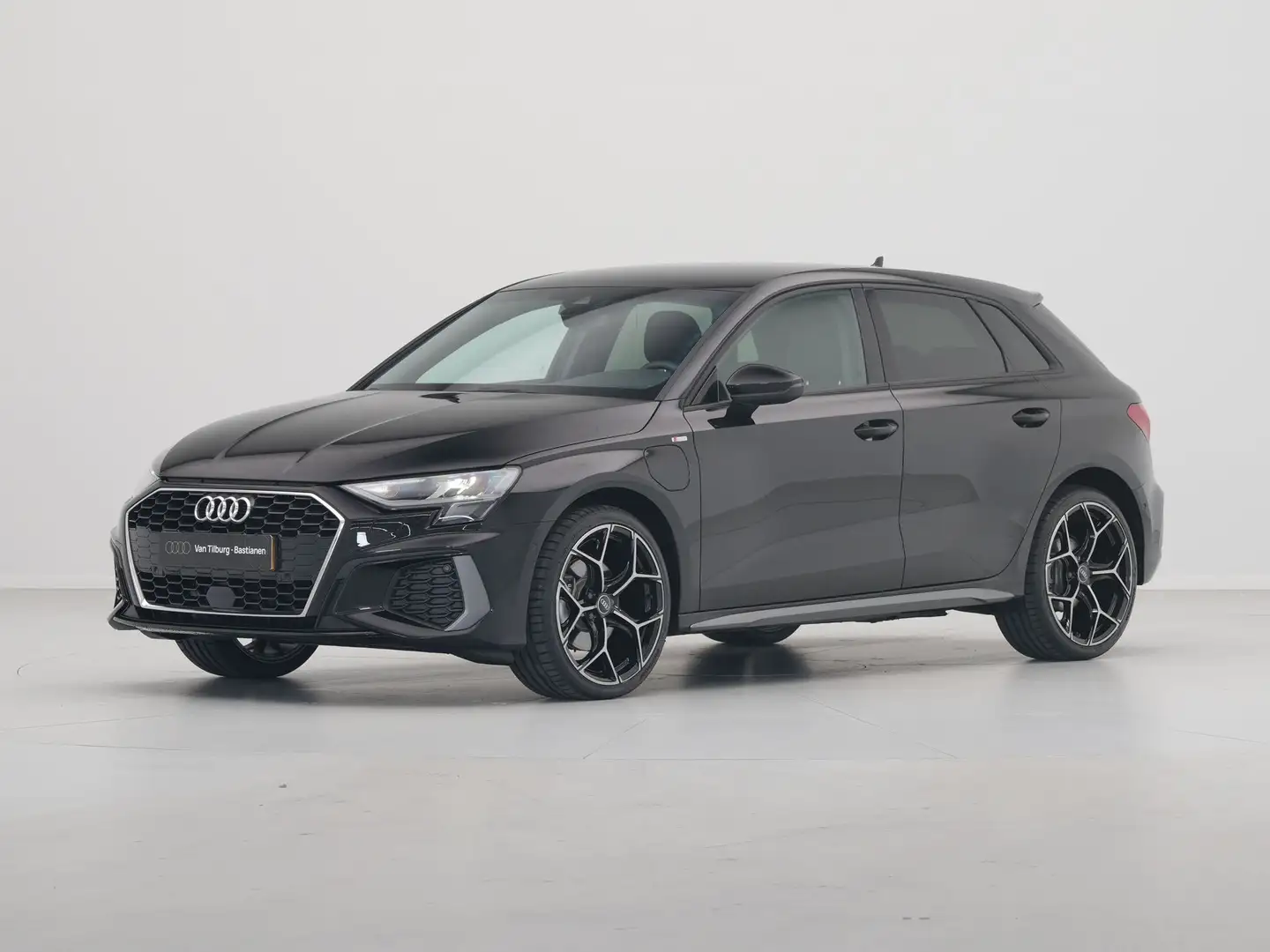 Audi A3 Sportback 40 TFSI e S line Navigatie PDC DAB Virtu Zwart - 2