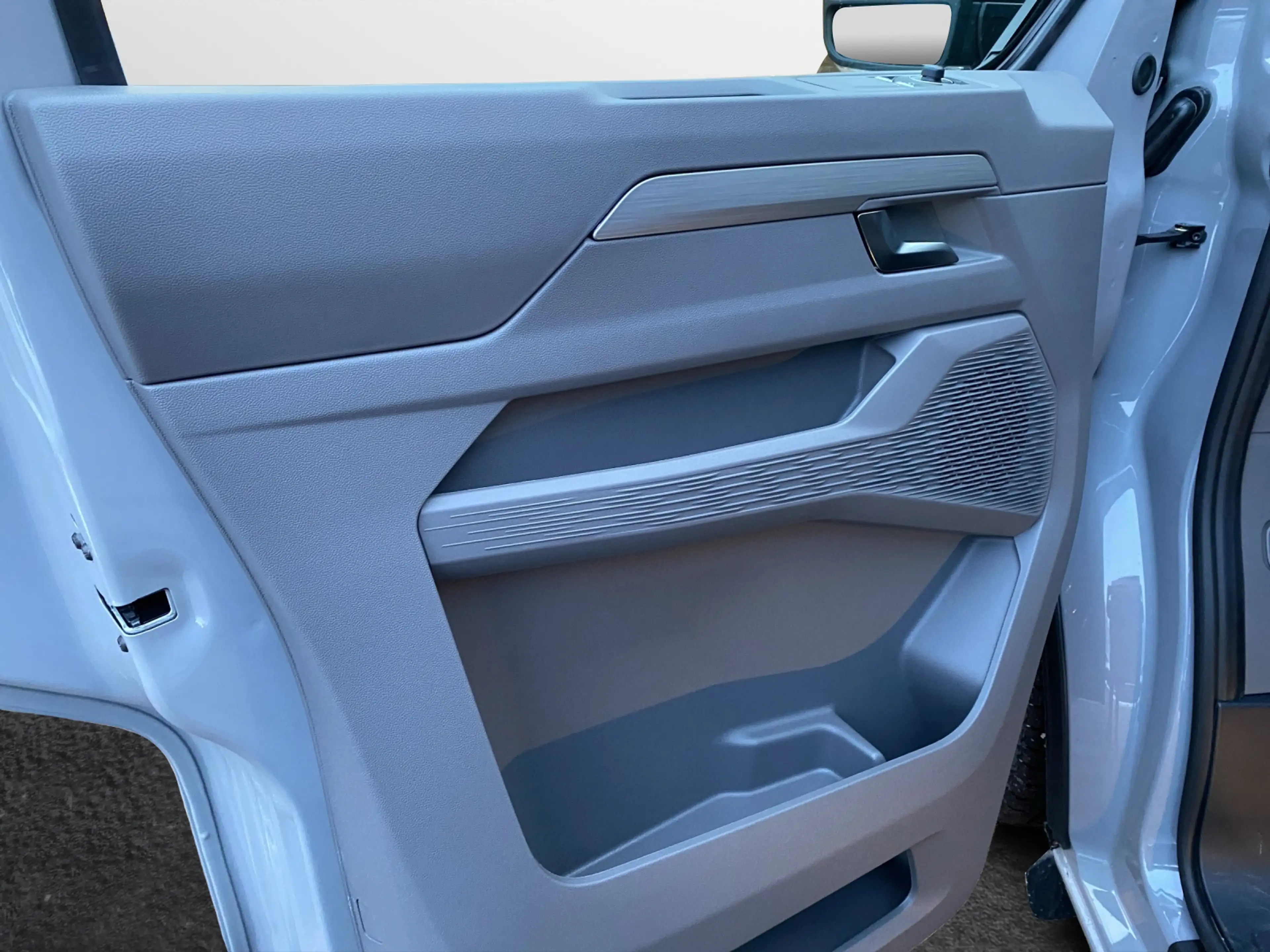 Volkswagen T7 Caravelle 2.0 TDI Automatic Edition 8-Sitzer — photo 5