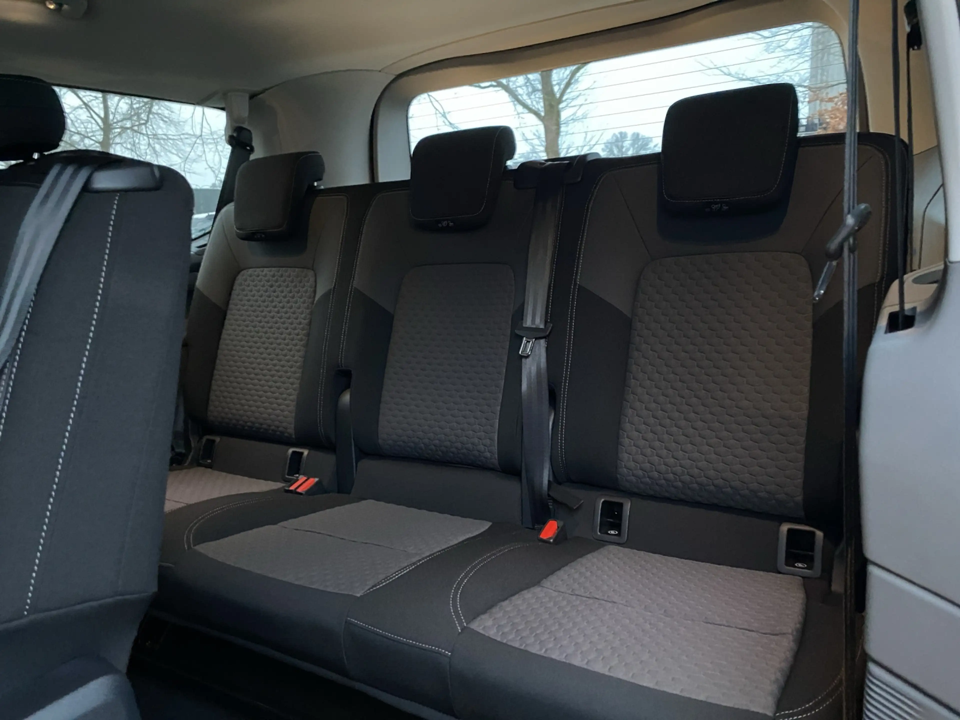 Volkswagen T7 Caravelle 2.0 TDI Automatic Edition 8-Sitzer — photo 13
