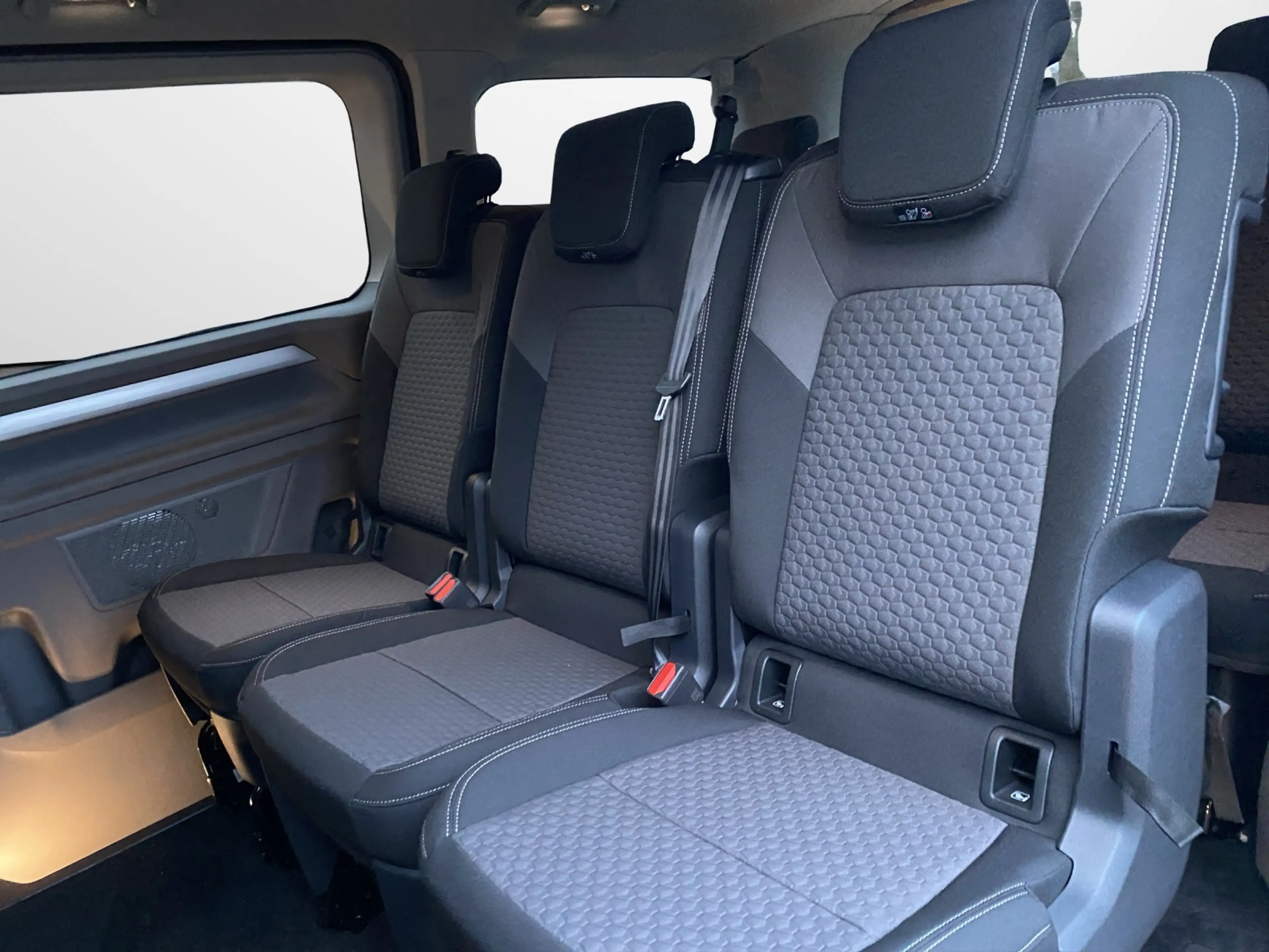 Volkswagen T7 Caravelle 2.0 TDI Automatic Edition 8-Sitzer — photo 10