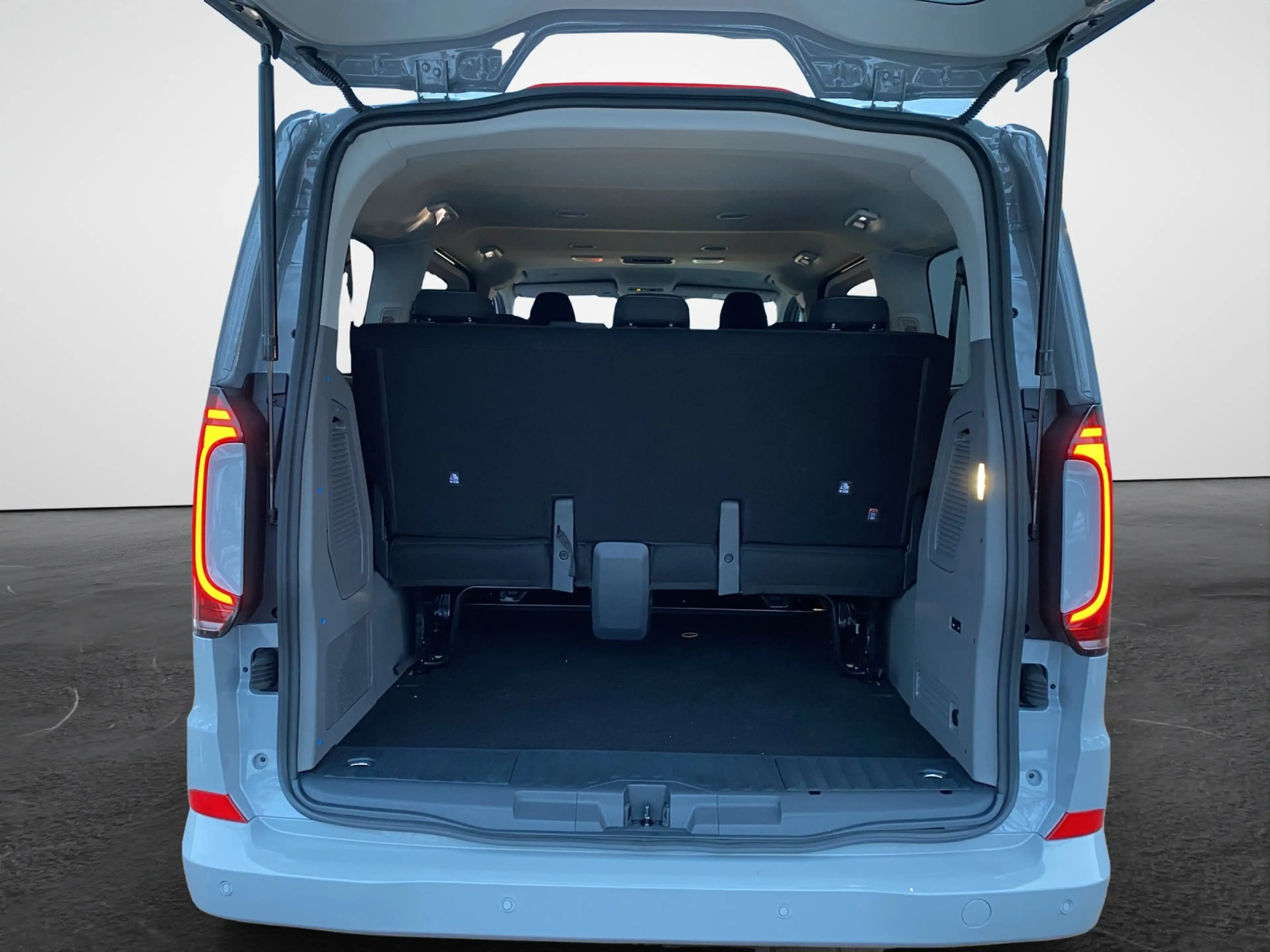 Volkswagen T7 Caravelle 2.0 TDI Automatic Edition 8-Sitzer — photo 11
