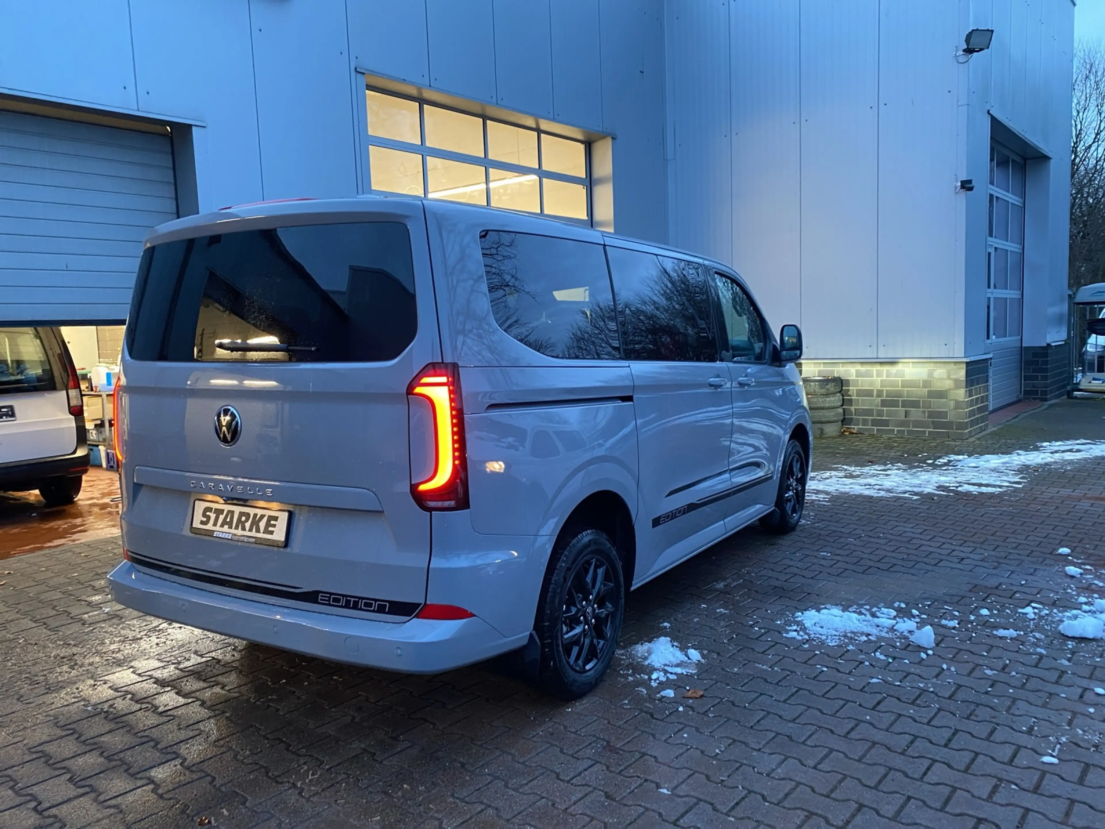 Volkswagen T7 Caravelle 2.0 TDI Automatic Edition 8-Sitzer — photo 14
