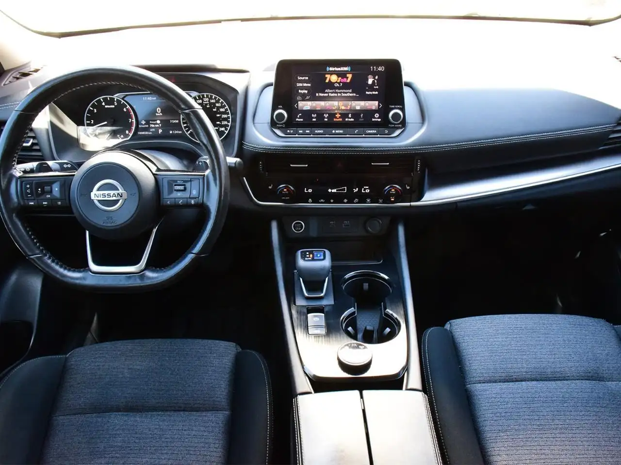 Nissan Rogue снимка Nissan Rogue