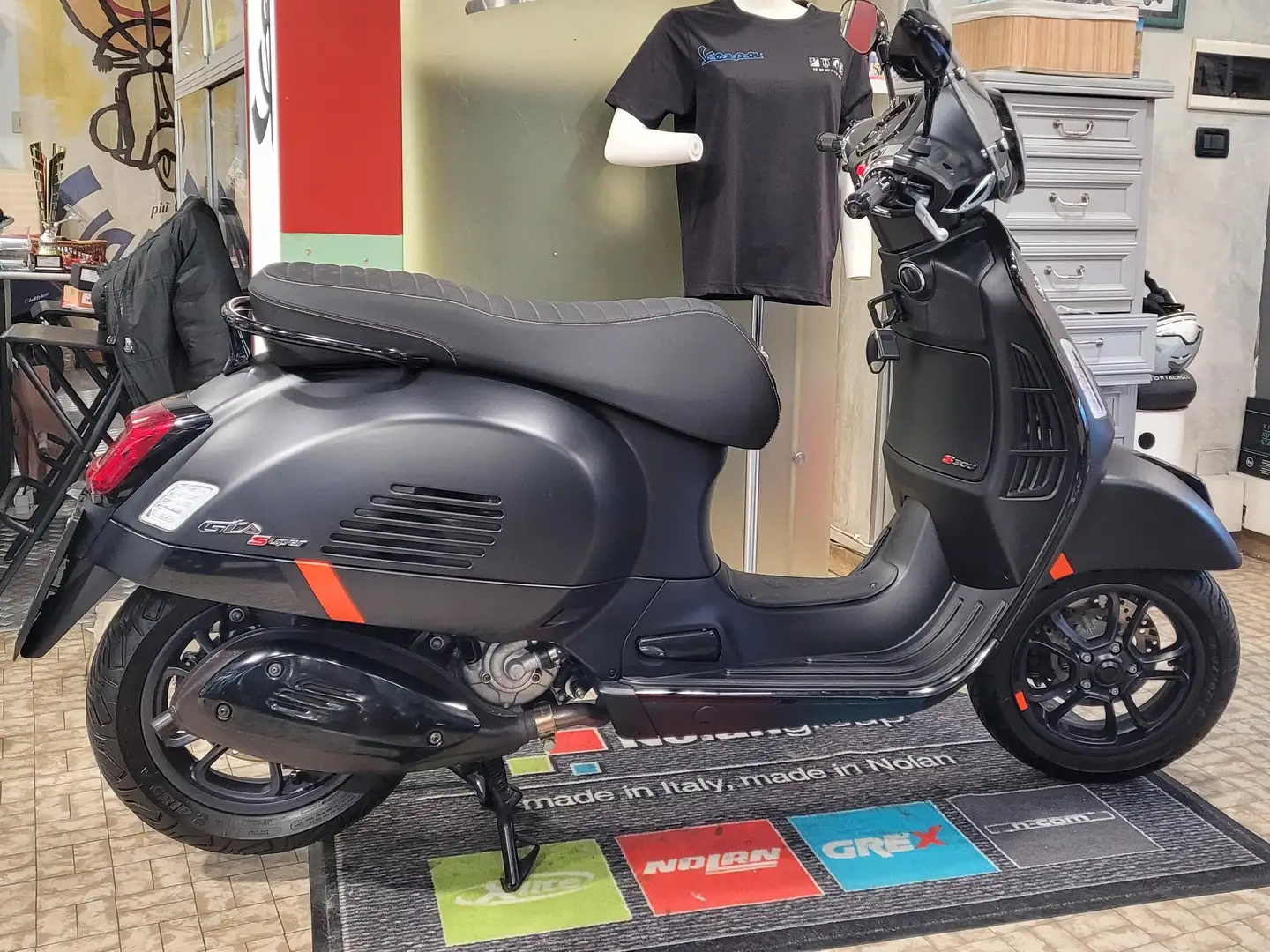 Vespa GTS Super Sport 300 SS Nero - 1