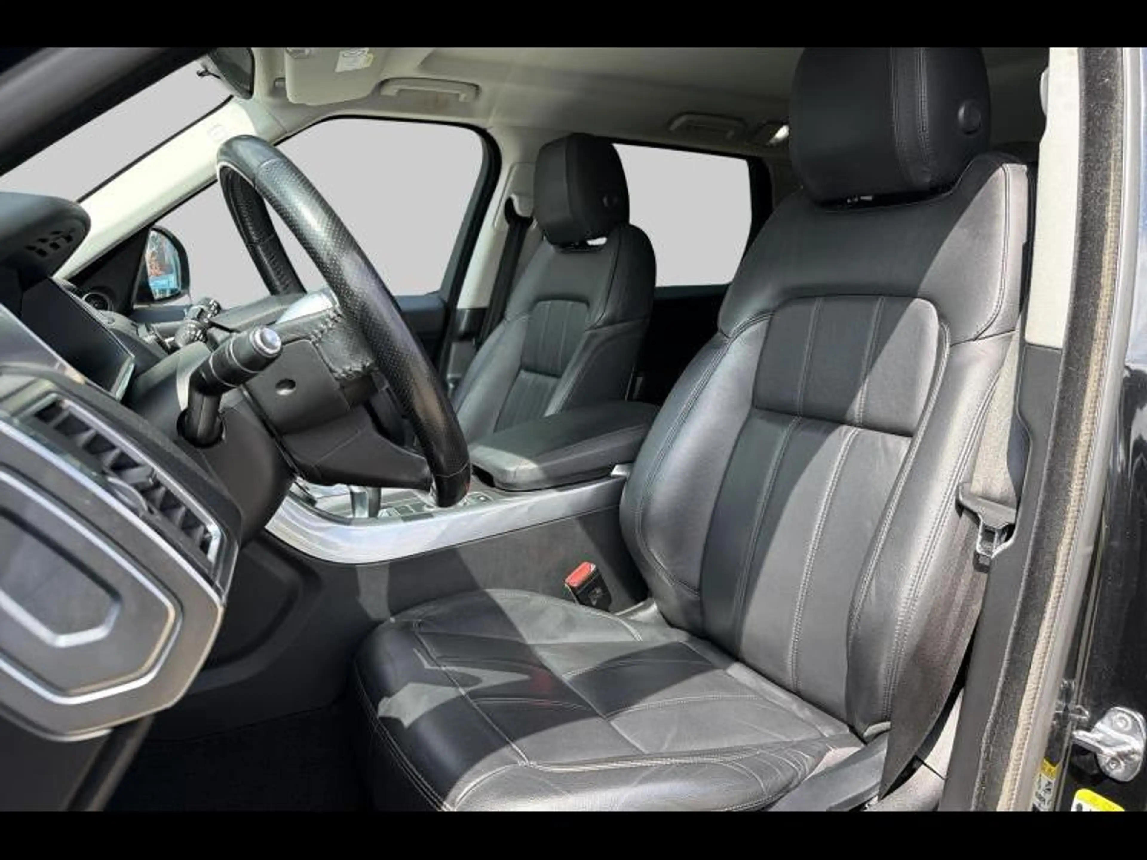 Land Rover Range Rover Sport 2.0 SD4 EURO6b - facelift - nieuwe motor - Black P — photo 11