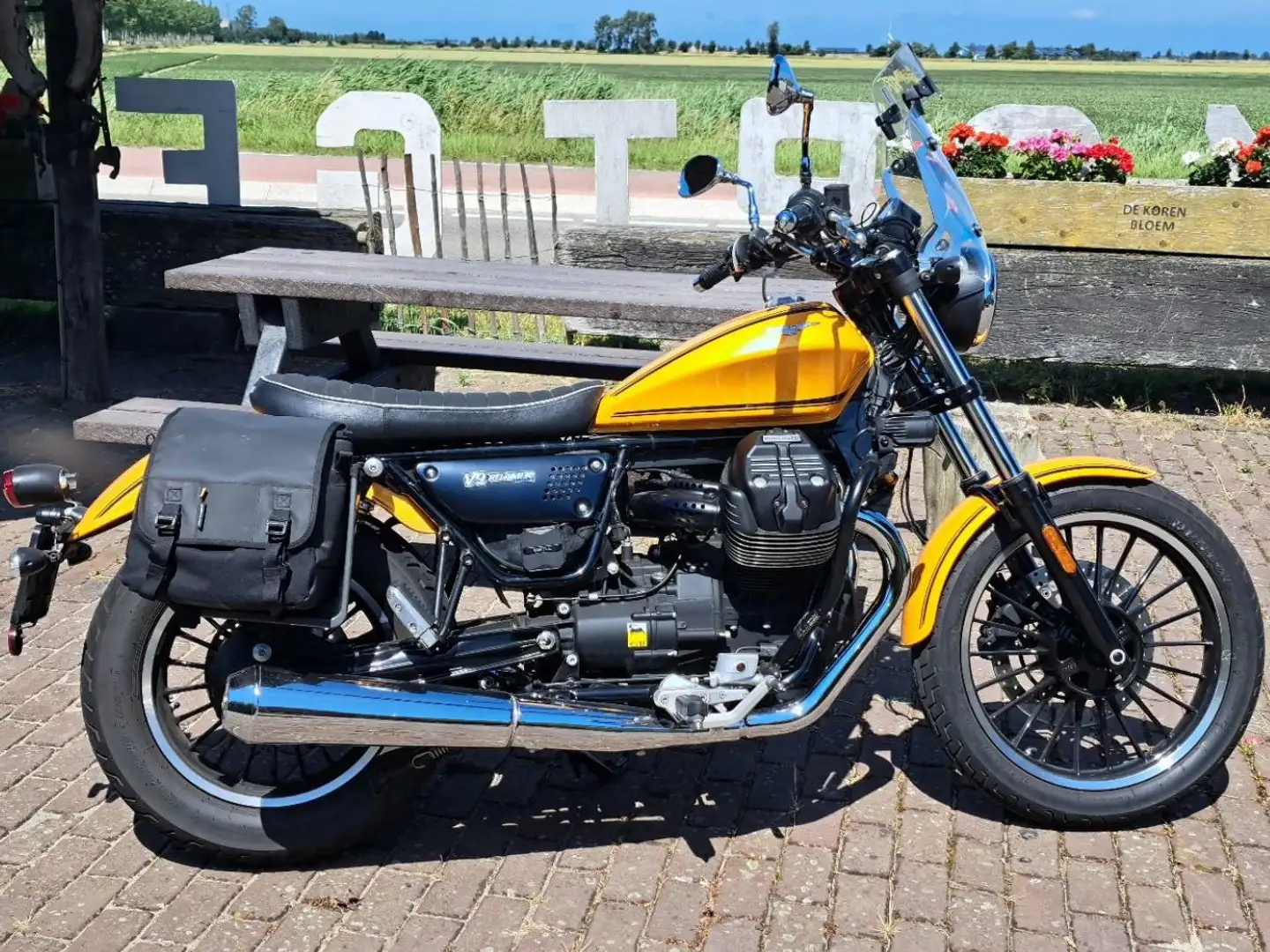 Moto Guzzi V 9 Roamer - 1