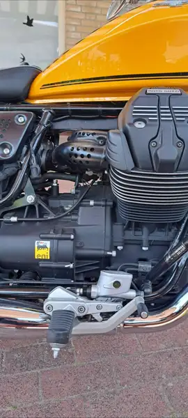 Moto Guzzi V 9 - foto 3