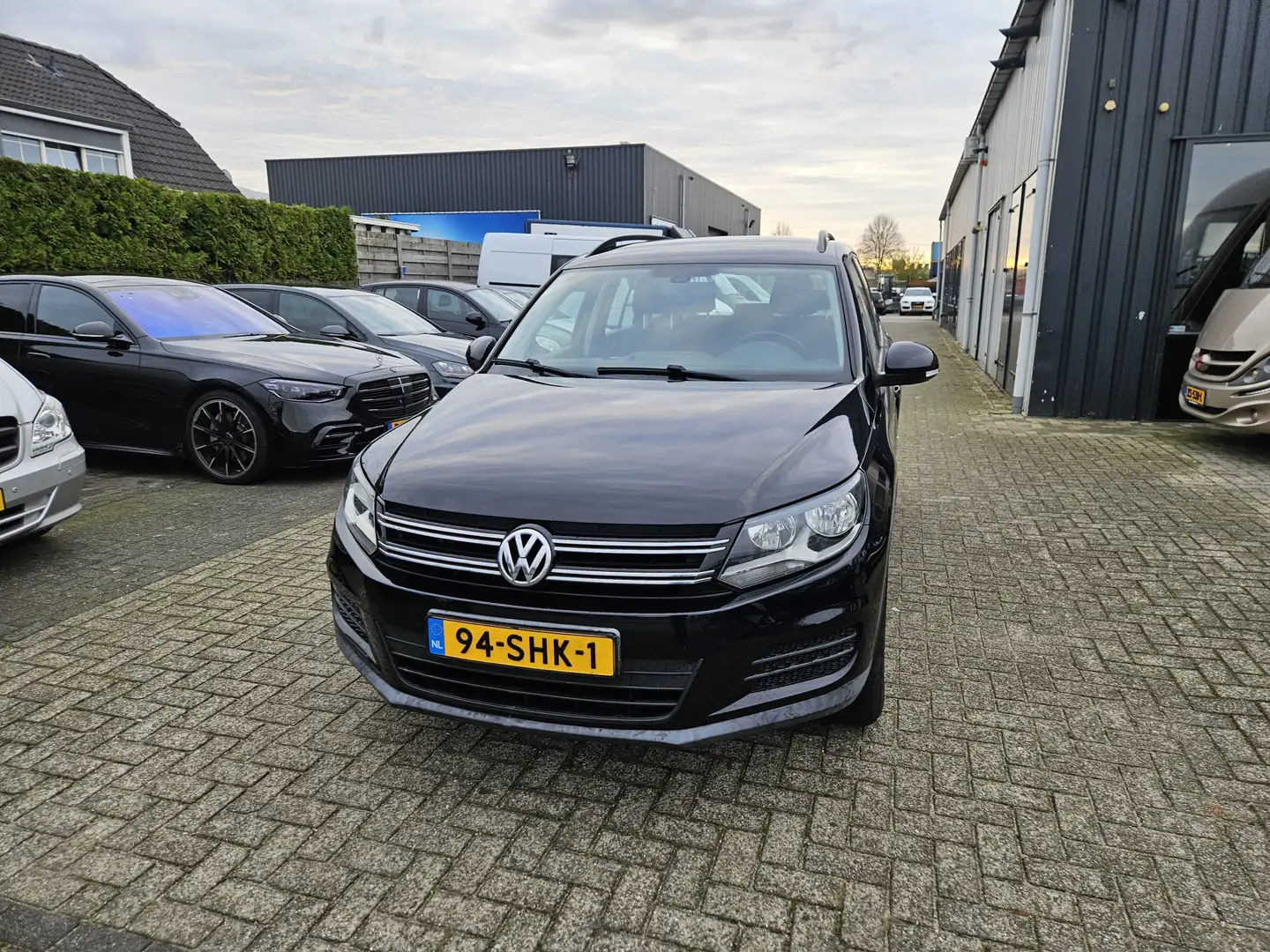 Volkswagen Tiguan 1.4 TSI Comfort&Design Zwart - 2