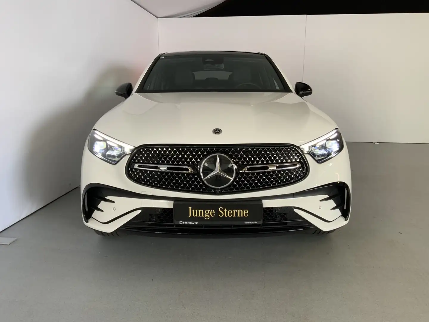 Mercedes-Benz GLC 220 GLC 220 d AMG-Line AHK 360°Cam Pano NightPak Weiß - 2