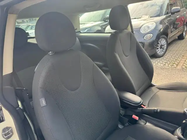 Mini Hatch view 15