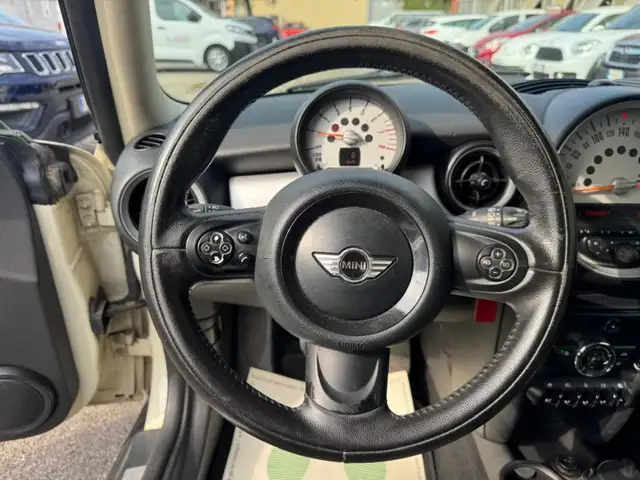 Mini Hatch view 8