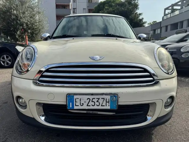 Mini Hatch view 3