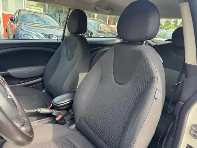 Mini Hatch view 11