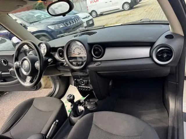 Mini Hatch view 14