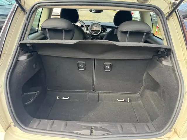 Mini Hatch view 12