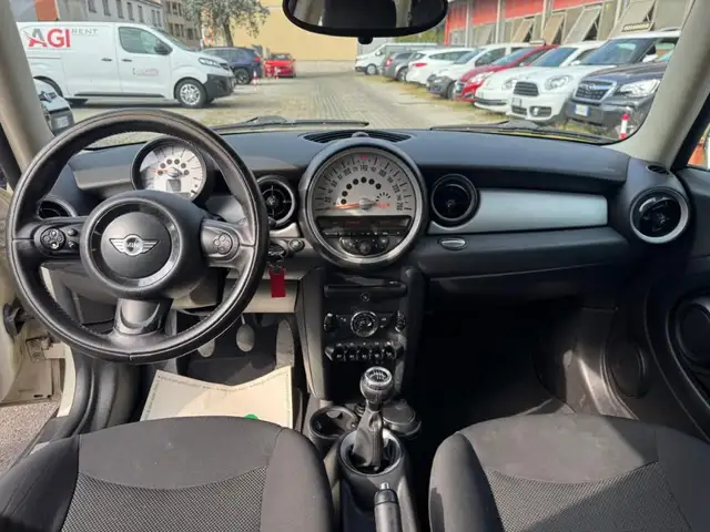 Mini Hatch view 9