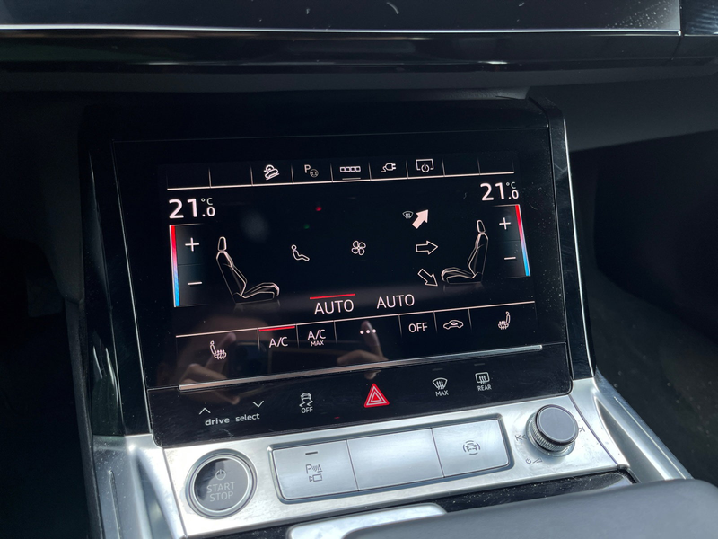 Audi Q8 Audi Q8 Sportback S line 55 e-tron quattro 300 kW — photo 14