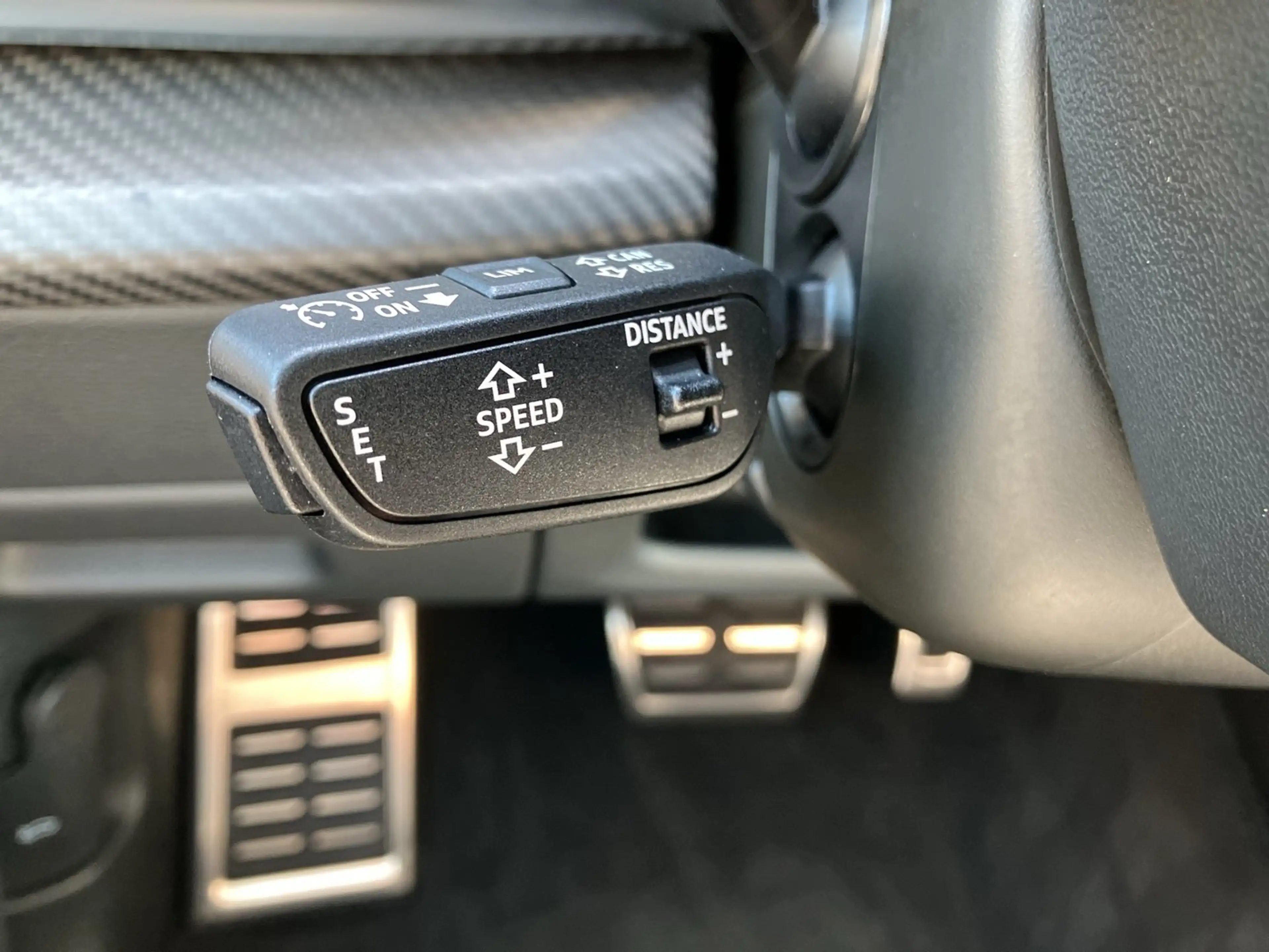 Audi SQ8 TFSI quattro — photo 15